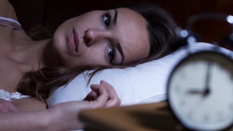 Pourquoi se réveille-t-on souvent à 3h30 du matin ? Mystiques et explications spirituelles