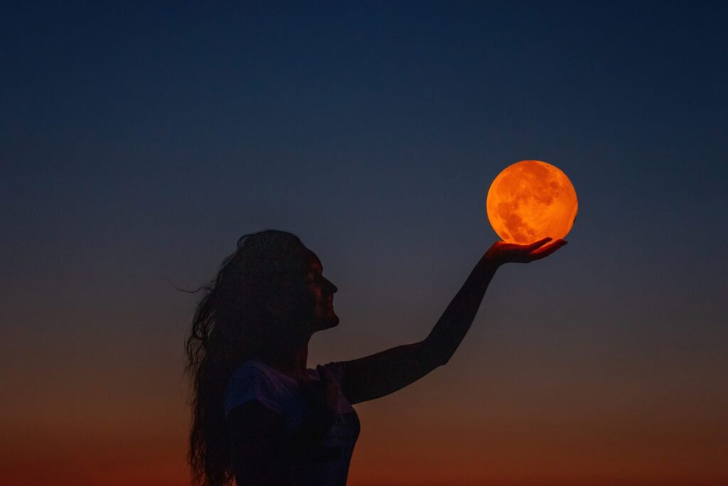 Comment le calendrier lunaire peut influencer votre routine d’épilation ?
