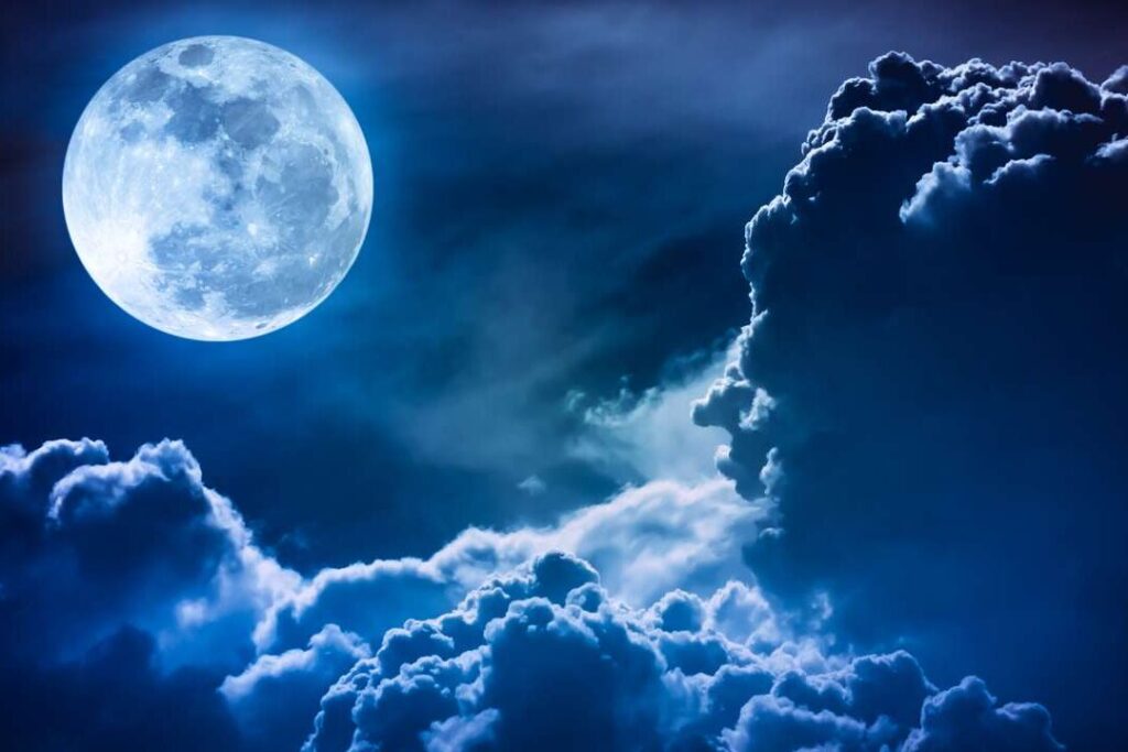 Comment l’astrologie de la pleine lune peut influencer votre vie quotidienne ?