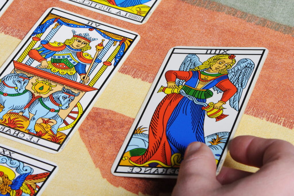 Le tarot chinois et la lecture du destin : comment cet ancien art divinatoire peut-il guider votre vie ?